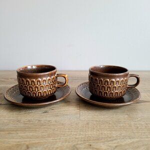 Wedgwood Pennine oven to table 1970s brown ceramic coffee tea cups with saucers.